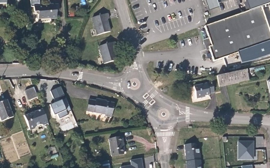 Vue aérienne du Rond-point anonyme n°353534384