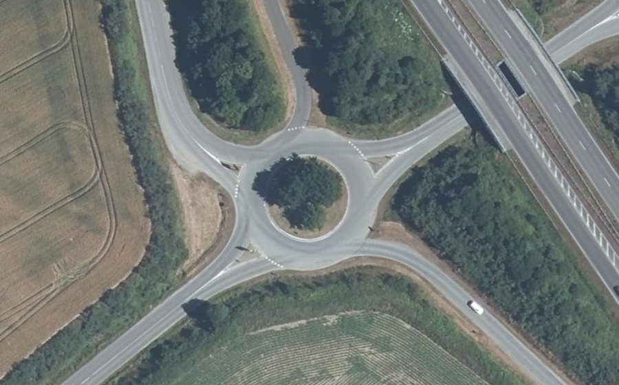 Vue aérienne du Rond-point anonyme n°35355844