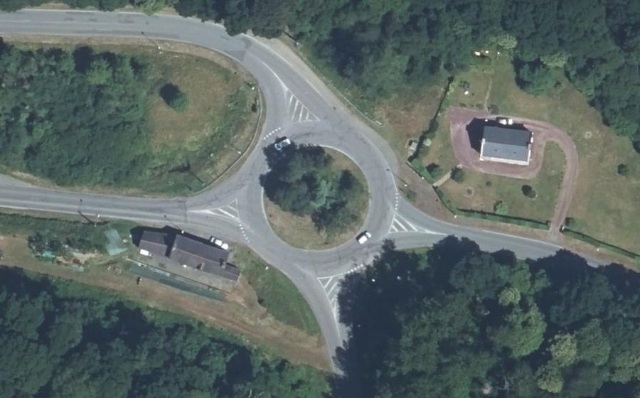 Vue aérienne du Rond-point anonyme n°35356053