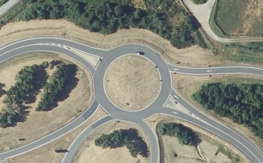 Vue aérienne du Rond-point anonyme n°35356740