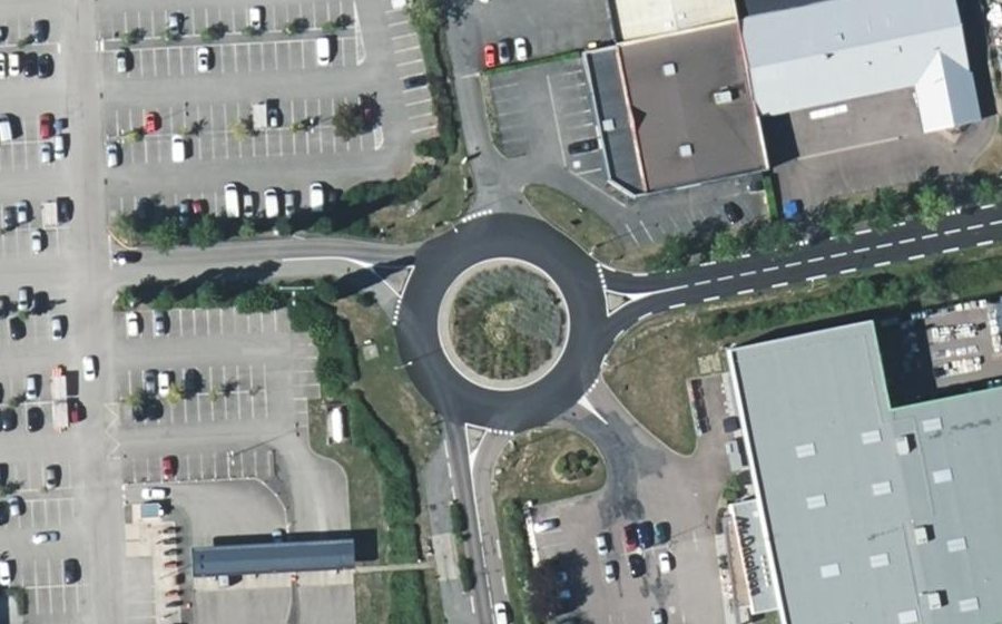Vue aérienne du Rond-point anonyme n°35356972