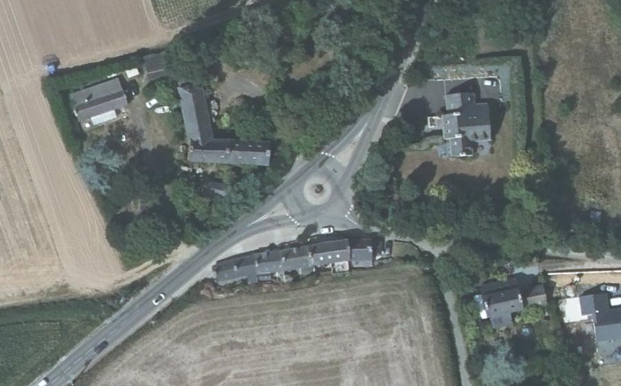 Vue aérienne du Rond-point anonyme n°35357082