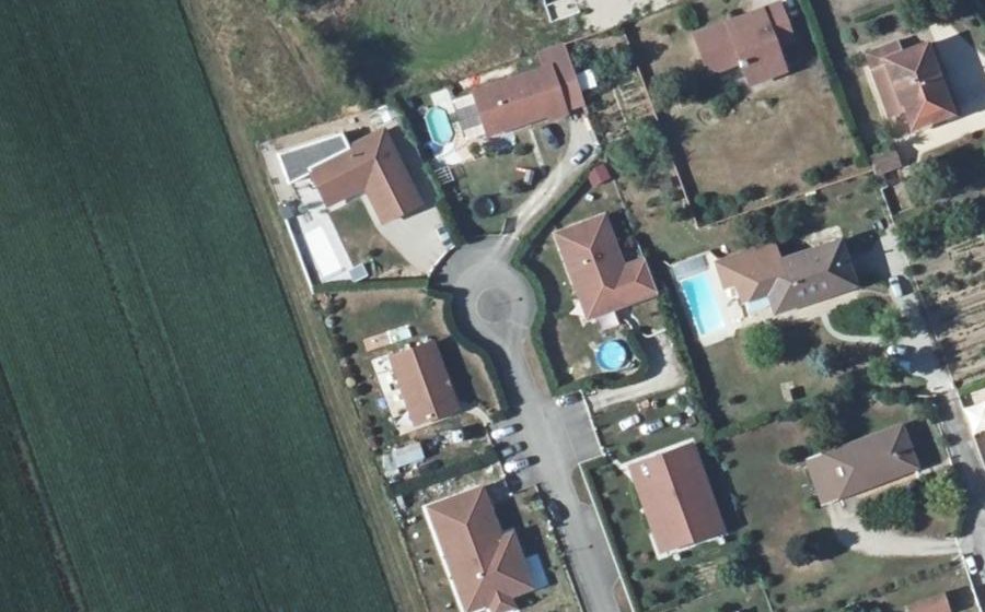 Vue aérienne du Rond-point anonyme n°353723026
