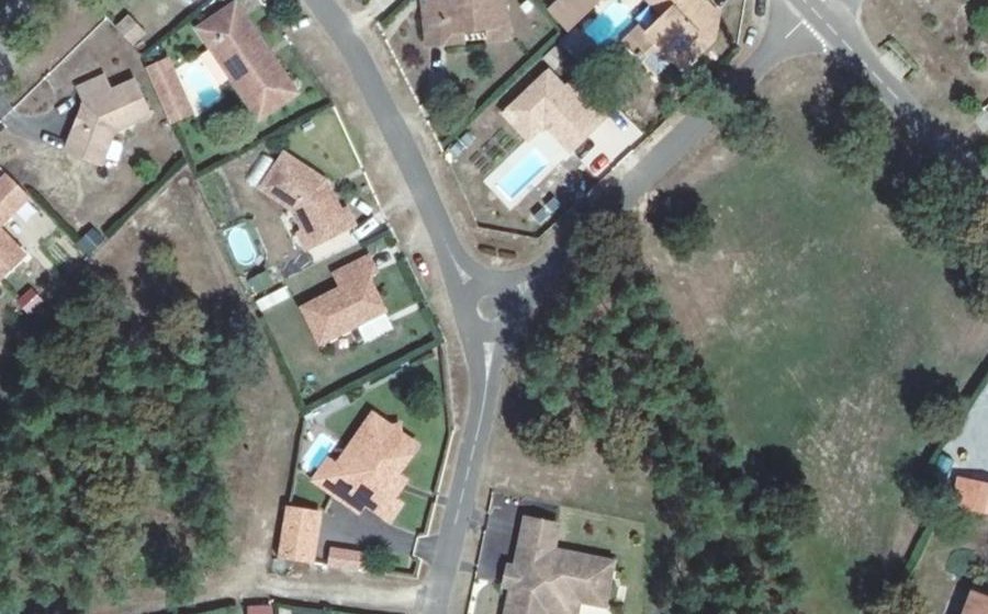 Vue aérienne du Rond-point anonyme n°353766560