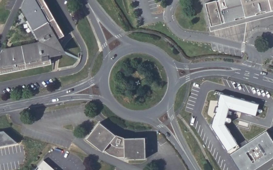 Vue aérienne du Rond-point anonyme n°35380366