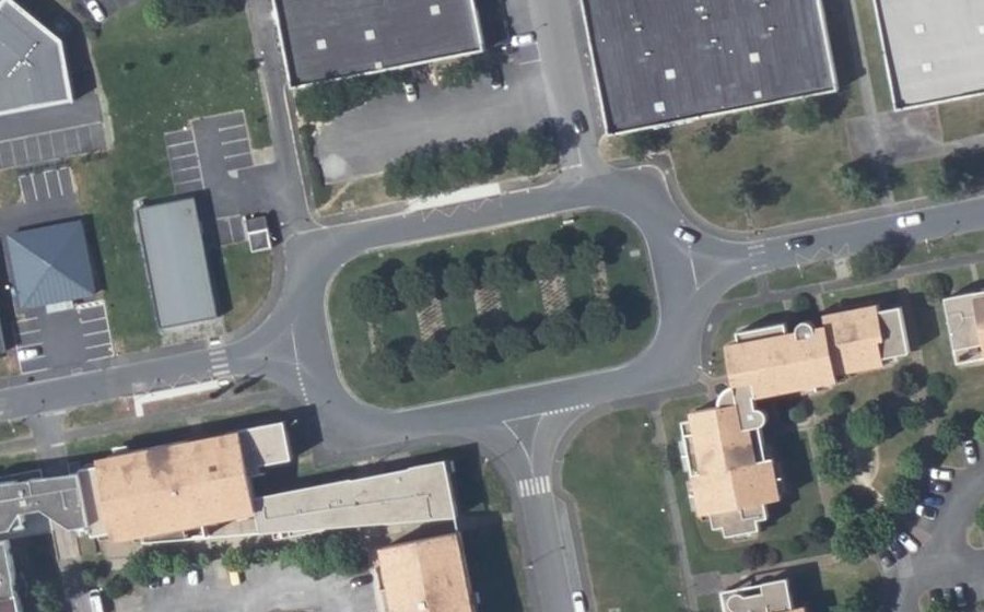 Vue aérienne du Rond-point anonyme n°35380463