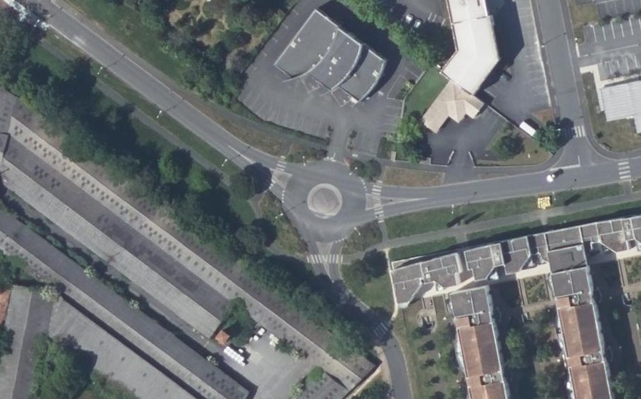 Vue aérienne du Rond-point anonyme n°35380465
