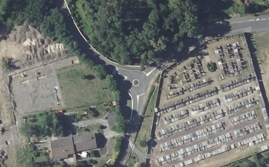 Vue aérienne du Rond-point anonyme n°35382328