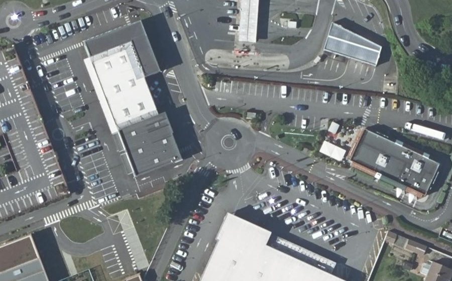 Vue aérienne du Rond-point anonyme n°353916471