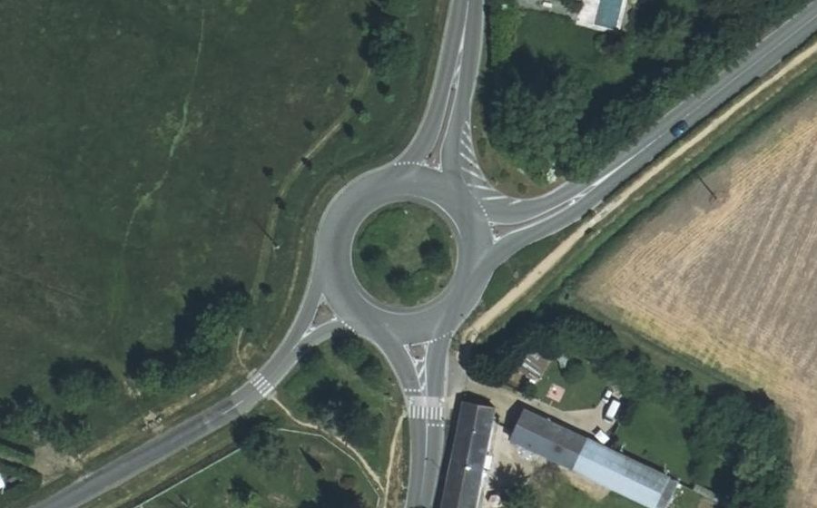 Vue aérienne du Rond-point anonyme n°354006912