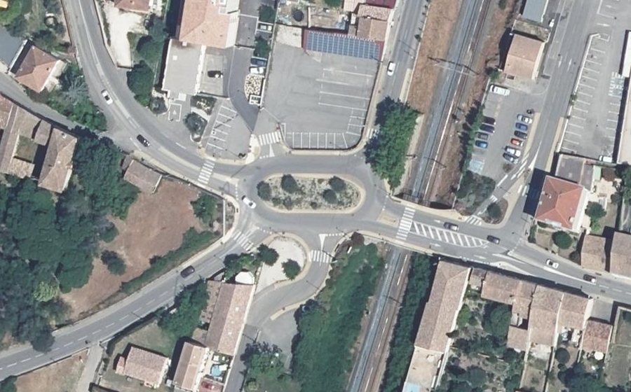 Vue aérienne du Rond-point anonyme n°35401304