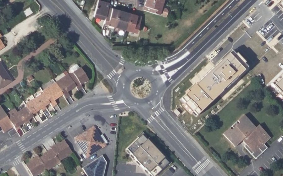Vue aérienne du Rond-point anonyme n°35402788