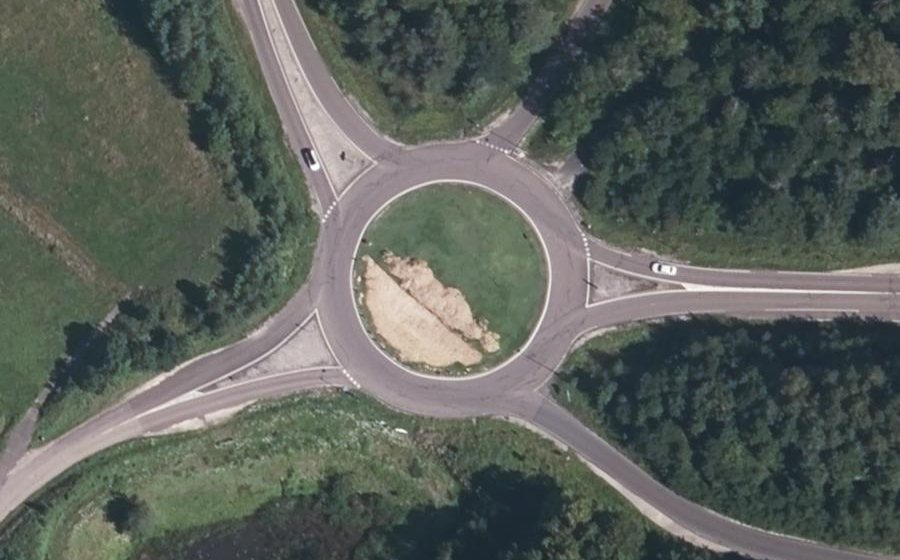 Vue aérienne du Rond-point anonyme n°35403465