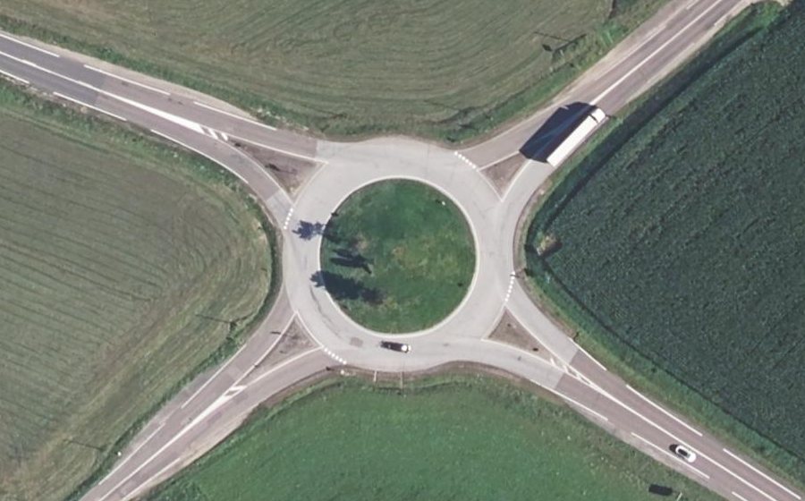 Vue aérienne du Rond-point anonyme n°35403707