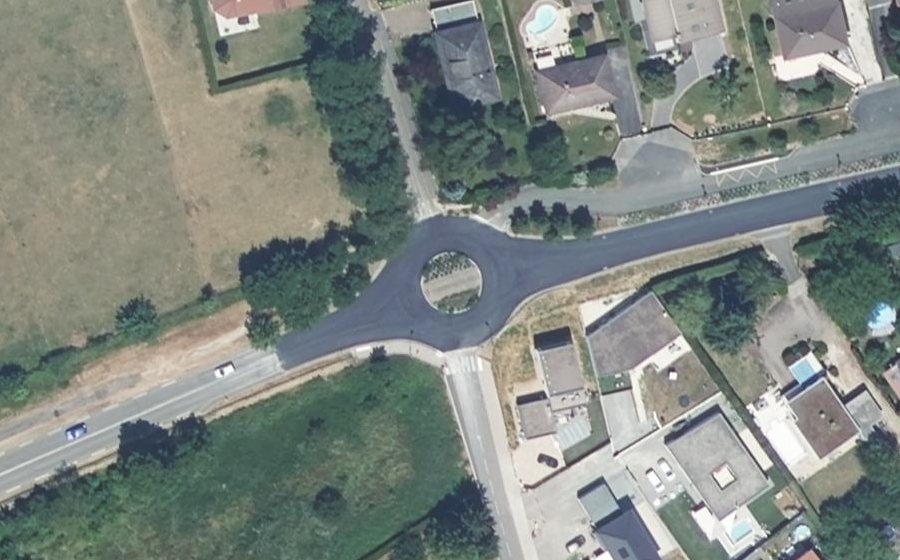 Vue aérienne du Rond-point anonyme n°35405137
