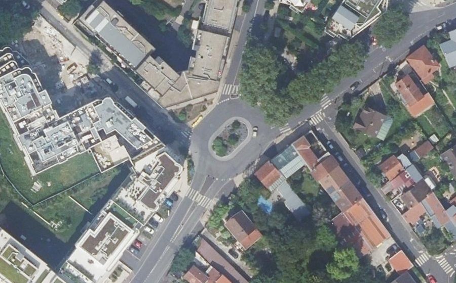 Vue aérienne du Rond-point anonyme n°354201363