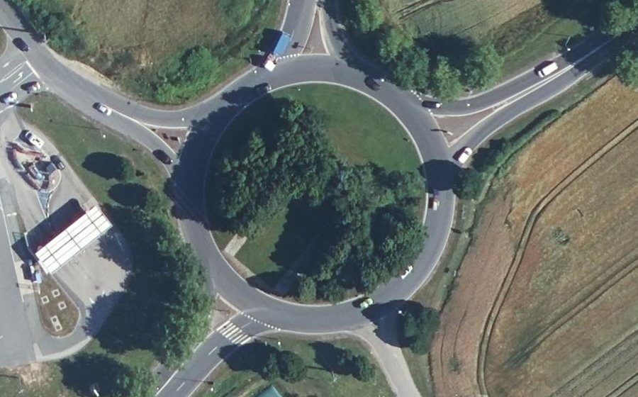Vue aérienne du Rond-point anonyme n°35424154