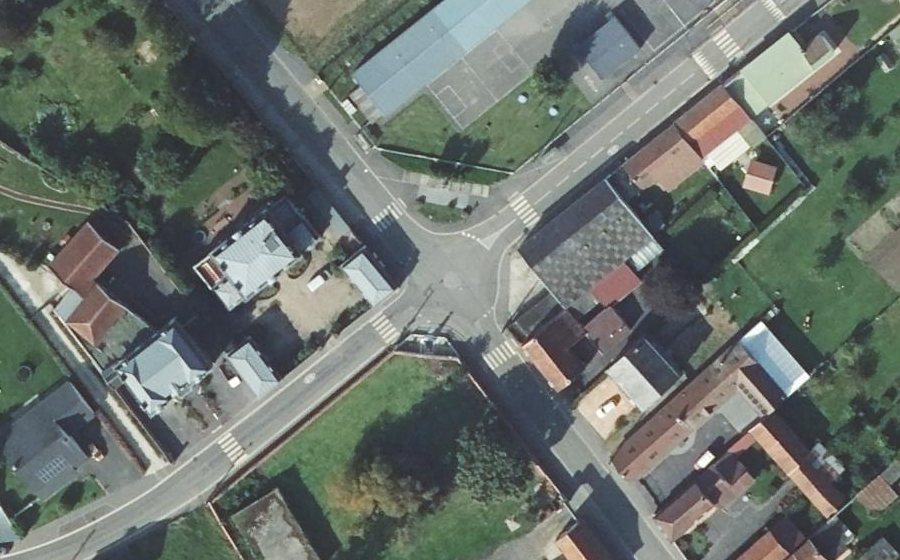 Vue aérienne du Rond-point anonyme n°354312366