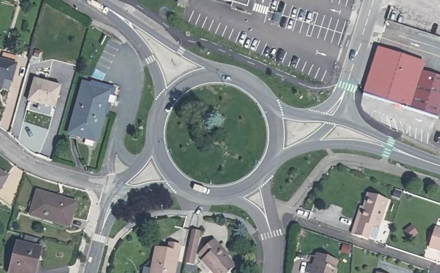 Vue aérienne du Rond-point anonyme n°35438736