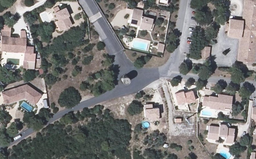 Vue aérienne du Rond-point anonyme n°354401512