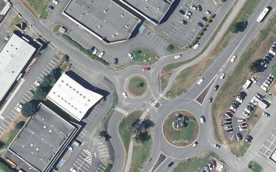 Vue aérienne du Rond-point anonyme n°35448840