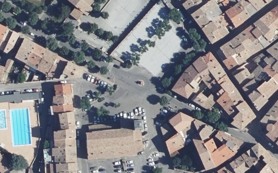 Vue aérienne du Rond-point anonyme n°35449331