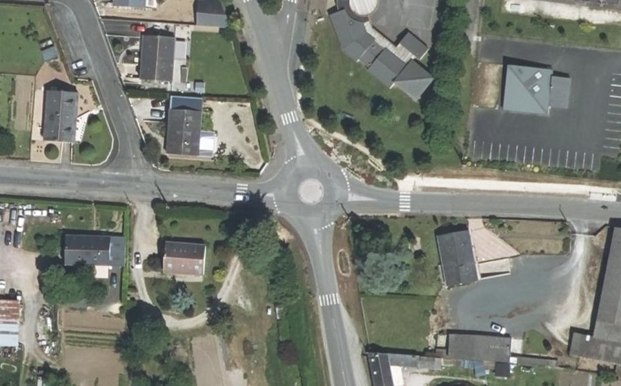 Vue aérienne du Rond-point anonyme n°354504285