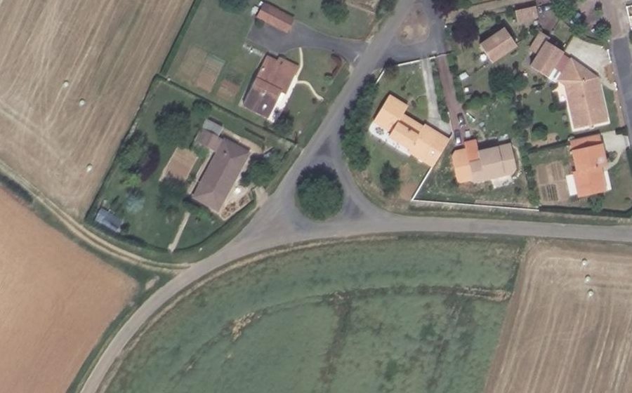 Vue aérienne du Rond-point anonyme n°35460161