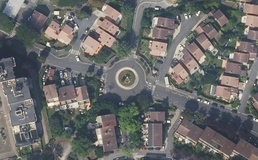 Vue aérienne du Rond-point anonyme n°35465372