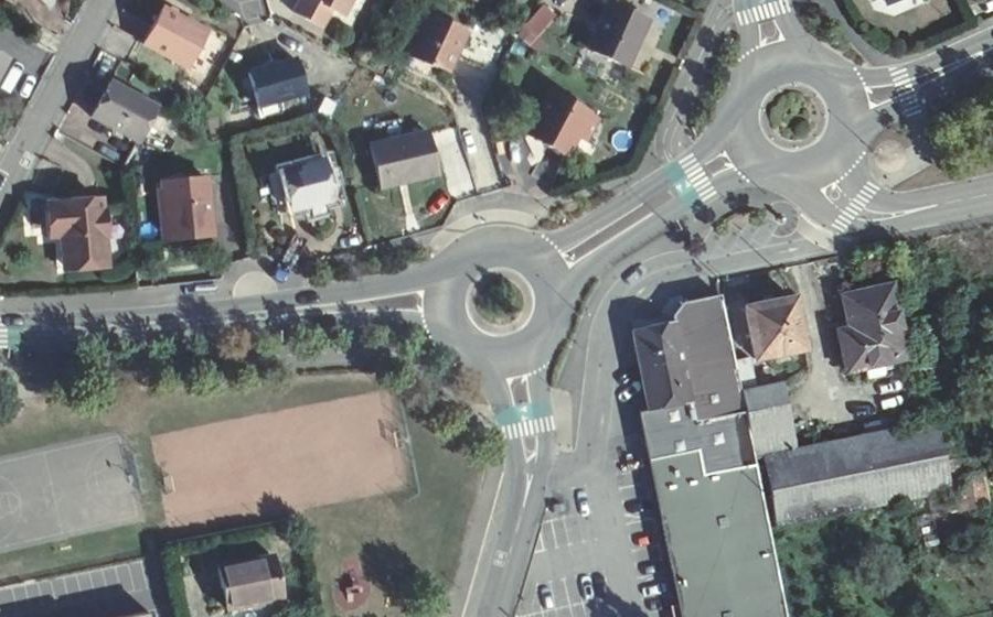 Vue aérienne du Rond-point anonyme n°35474921
