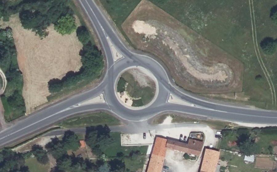 Vue aérienne du Rond-point anonyme n°35476044