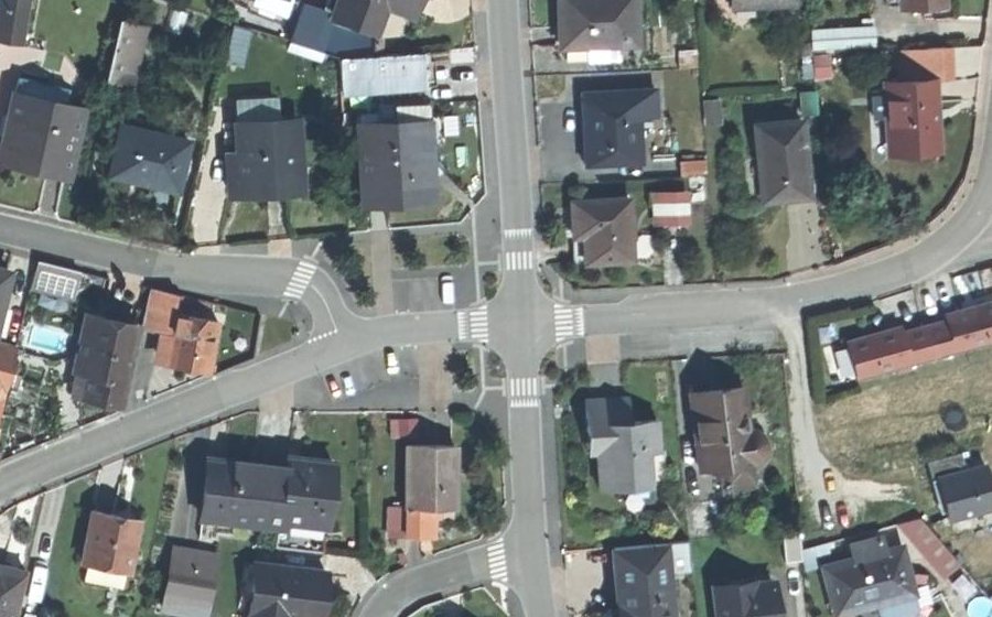 Vue aérienne du Rond-point anonyme n°35477748