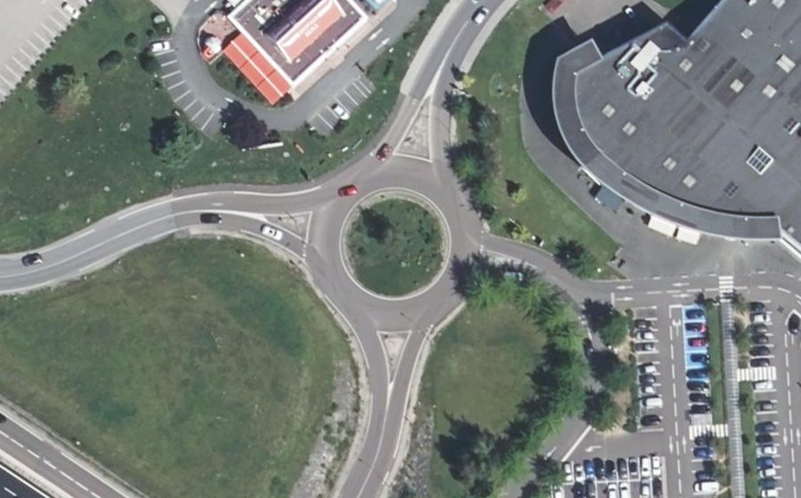 Vue aérienne du Rond-point anonyme n°35479578