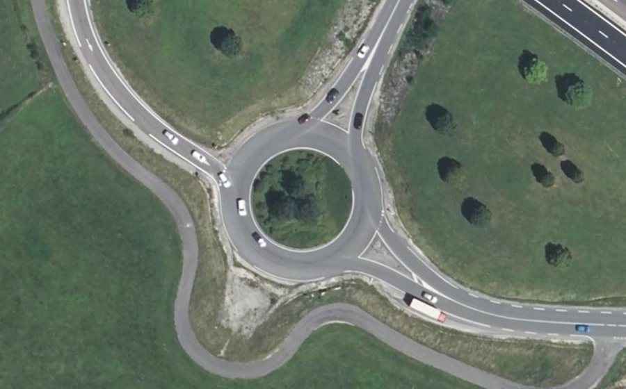 Vue aérienne du Rond-point anonyme n°35479582