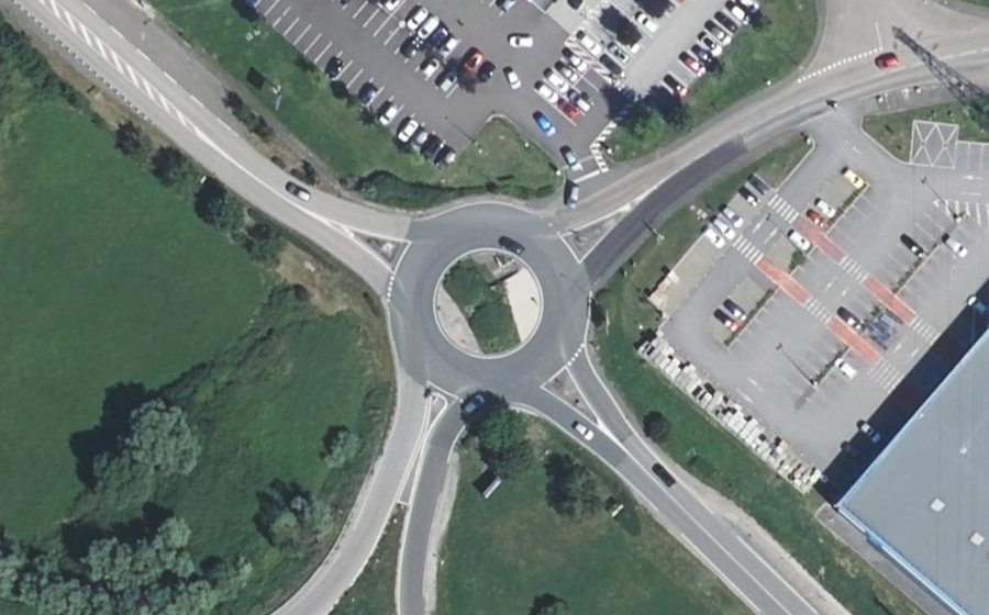 Vue aérienne du Rond-point anonyme n°35479640