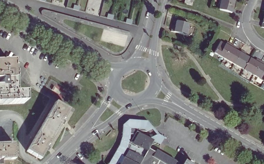 Vue aérienne du Rond-point anonyme n°35486533