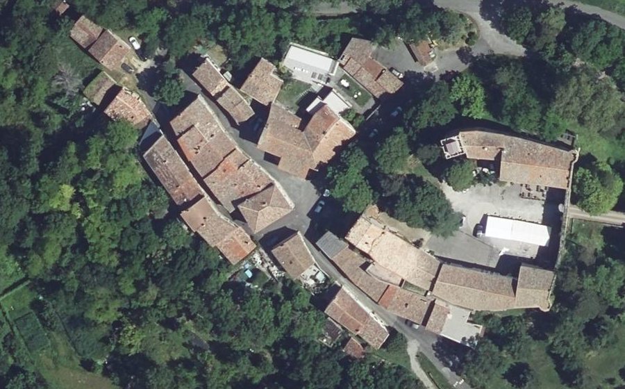 Vue aérienne du Rond-point anonyme n°355236322