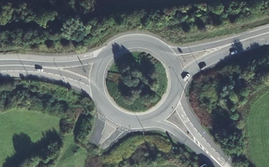 Vue aérienne du Rond-point anonyme n°355295991