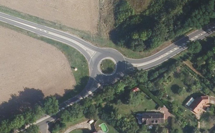 Vue aérienne du Rond-point anonyme n°355296291