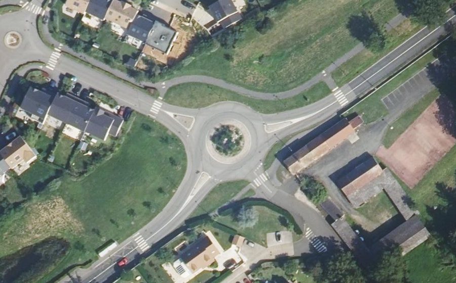 Vue aérienne du Rond-point anonyme n°355296292