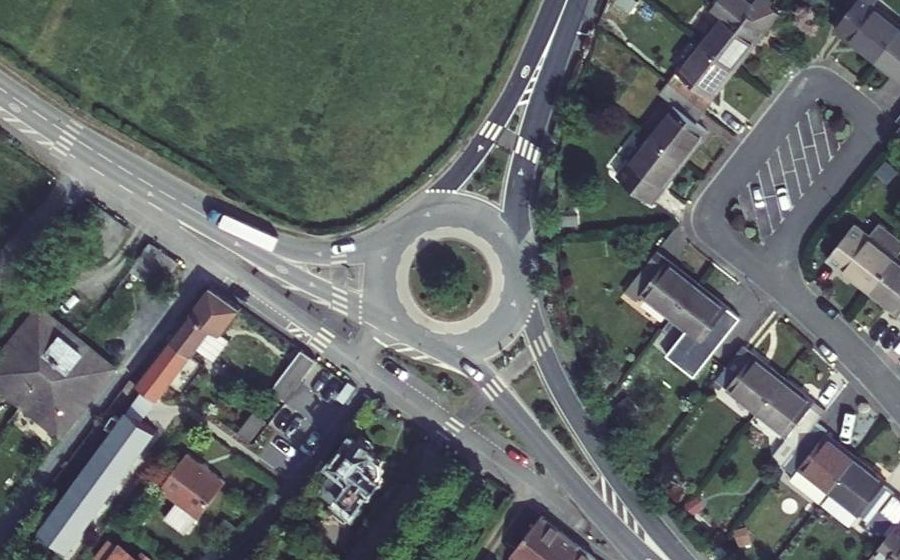 Vue aérienne du Rond-point anonyme n°35536244