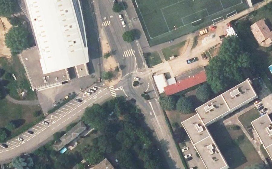 Vue aérienne du Rond-point anonyme n°355366112