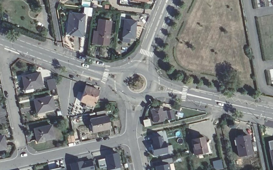 Vue aérienne du Rond-point anonyme n°35537286