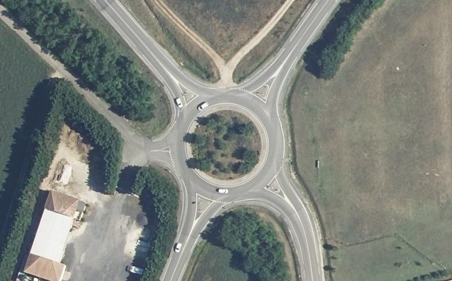 Vue aérienne du Rond-point anonyme n°35545673