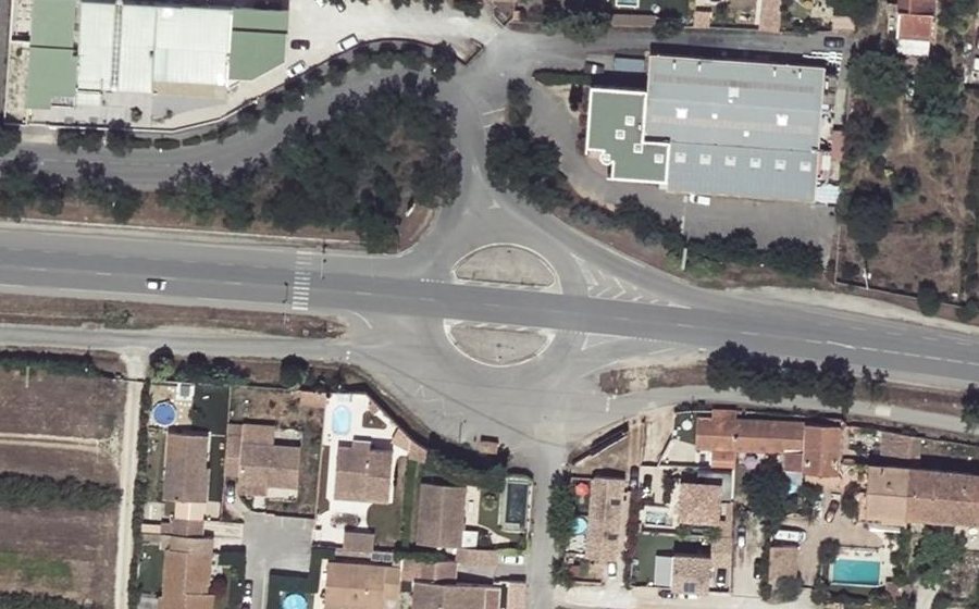 Vue aérienne du Rond-point anonyme n°355481903