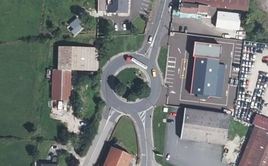 Vue aérienne du Rond-point anonyme n°35554179