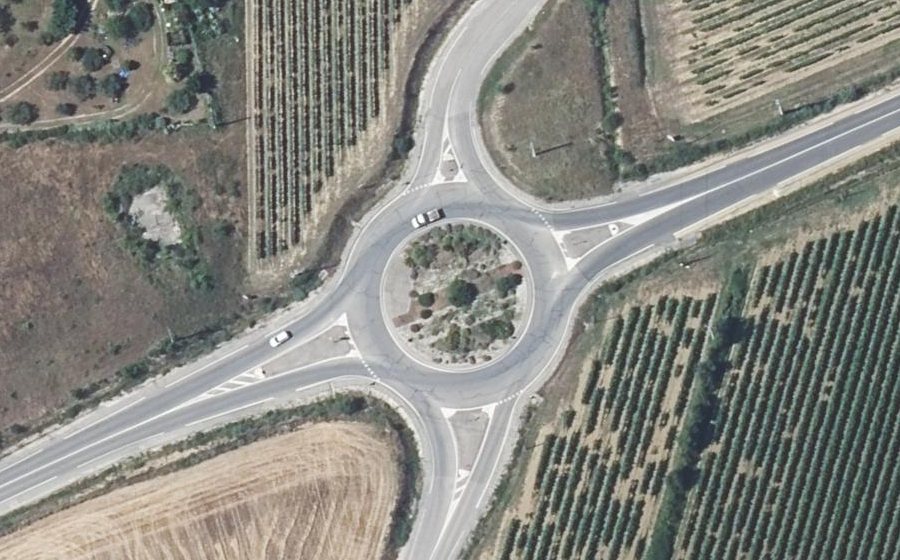 Vue aérienne du Rond-point anonyme n°355551705
