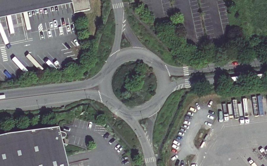 Vue aérienne du Rond-point anonyme n°35555647