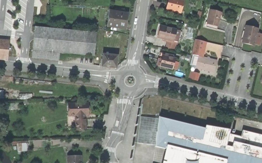 Vue aérienne du Rond-point anonyme n°35559284