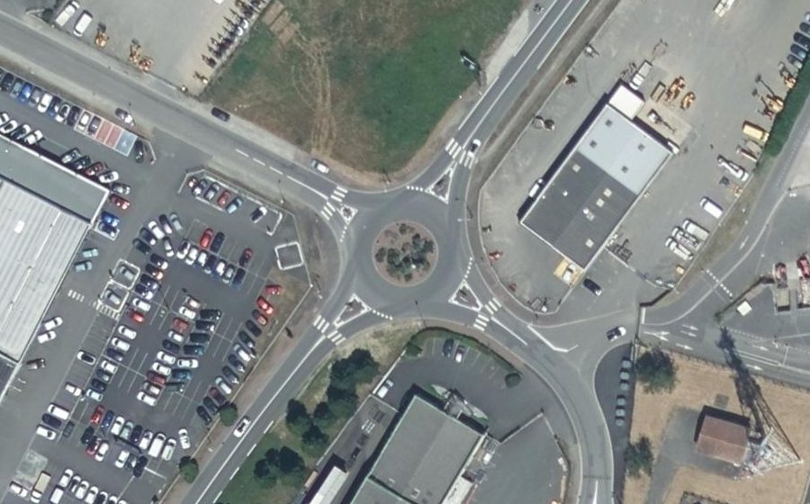 Vue aérienne du Rond-point anonyme n°35567587